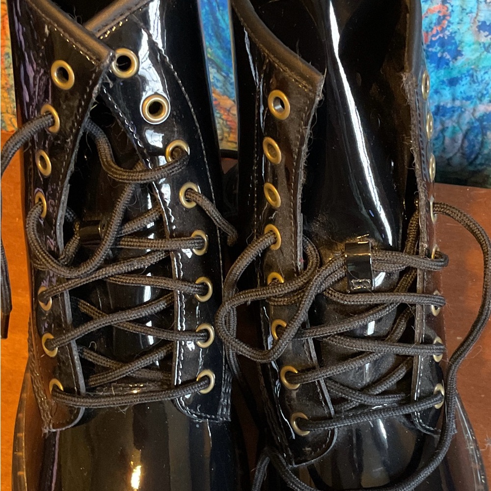 Dr Martens Black Patent Leather Lace-Up Boots.  Womens 10 like new condition